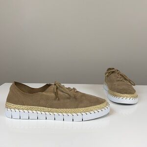 Crevo Tan Suede Lace Up Sneaker Size 9